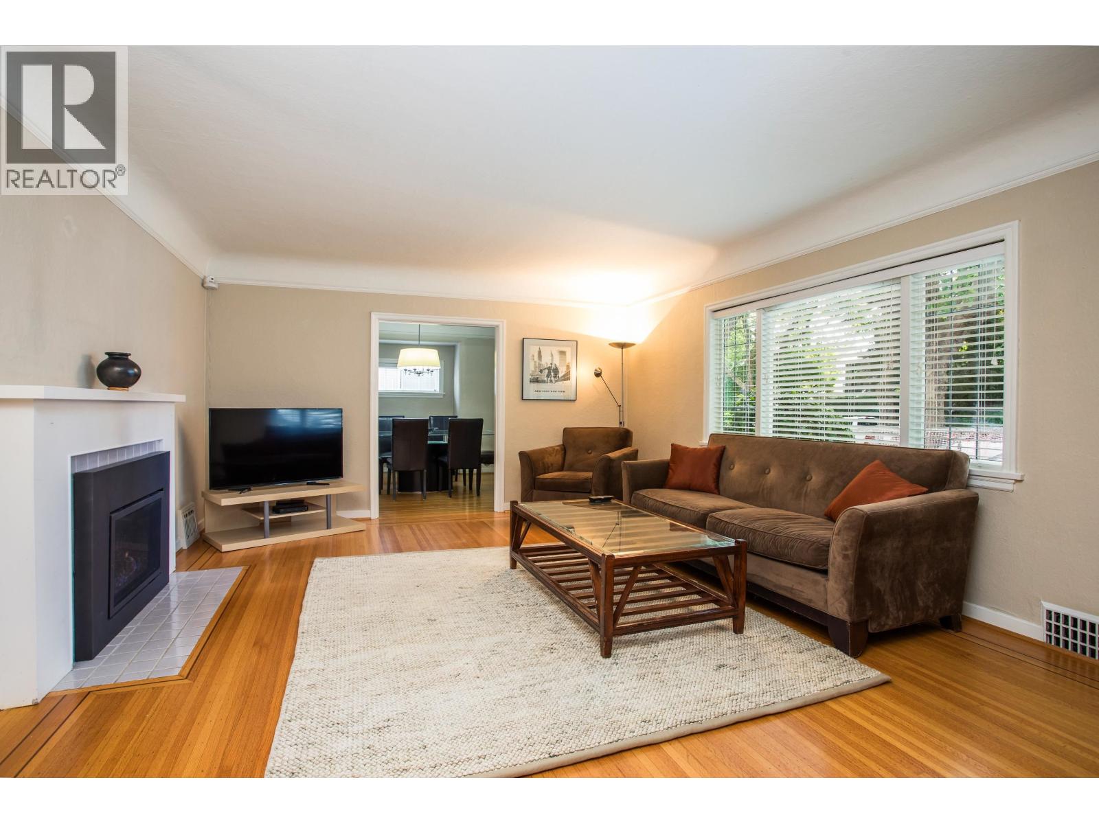 3877 W Broadway, Vancouver, British Columbia  V6R 2C2 - Photo 3 - R3139239