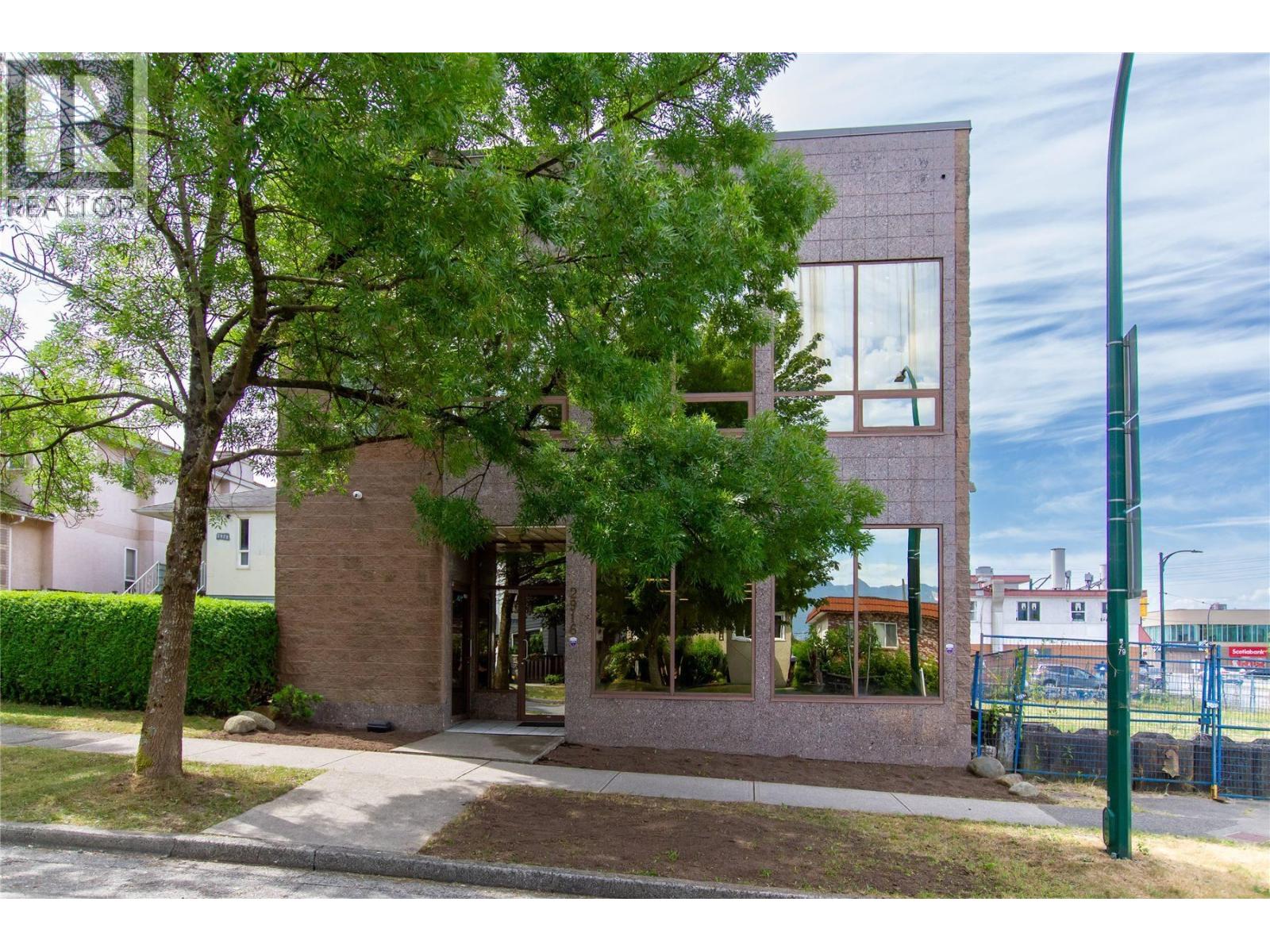 2916 GRAVELEY STREET, Vancouver, British Columbia