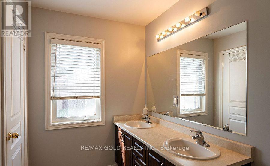 1 - 11 Vanderpool Crescent, Brampton, Ontario  L6P 3W7 - Photo 12 - W13478054