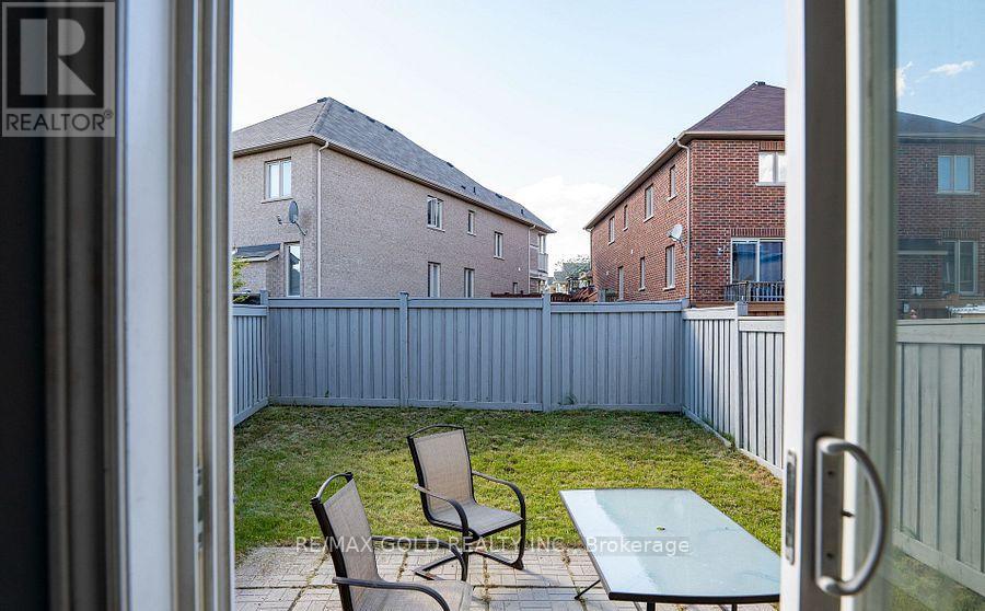1 - 11 Vanderpool Crescent, Brampton, Ontario  L6P 3W7 - Photo 18 - W13478054