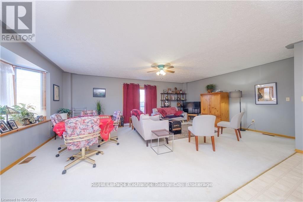 247 Broadway Street, Kincardine, Ontario  N2Z 2X9 - Photo 10 - X12931330