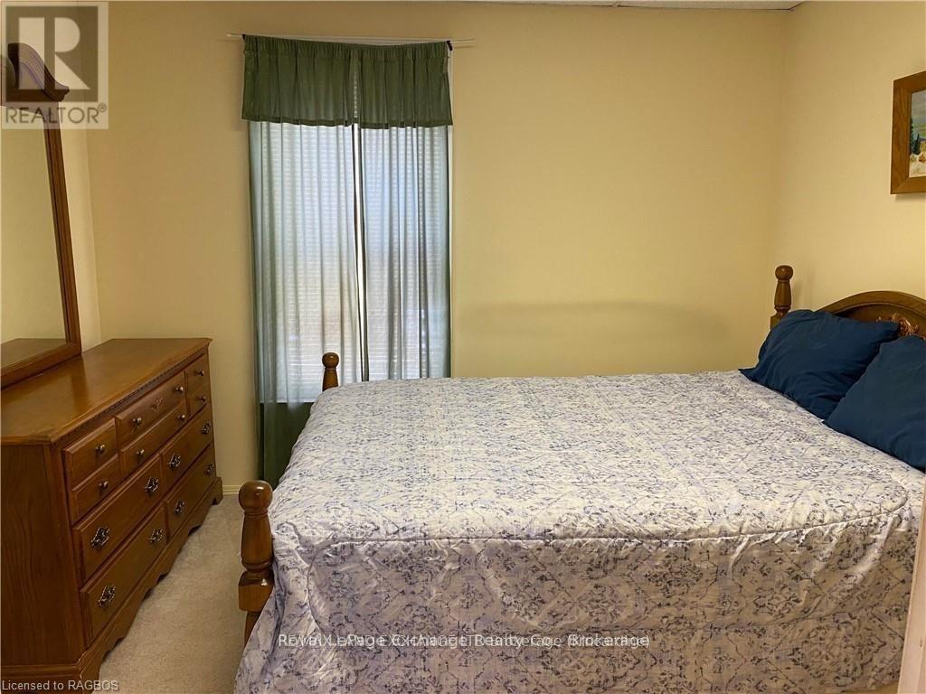 247 Broadway Street, Kincardine, Ontario  N2Z 2X9 - Photo 5 - X12931330