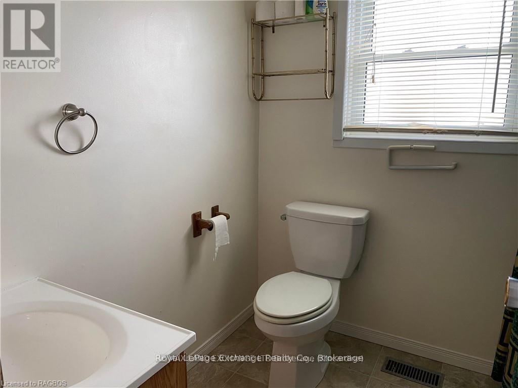 247 Broadway Street, Kincardine, Ontario  N2Z 2X9 - Photo 6 - X12931330