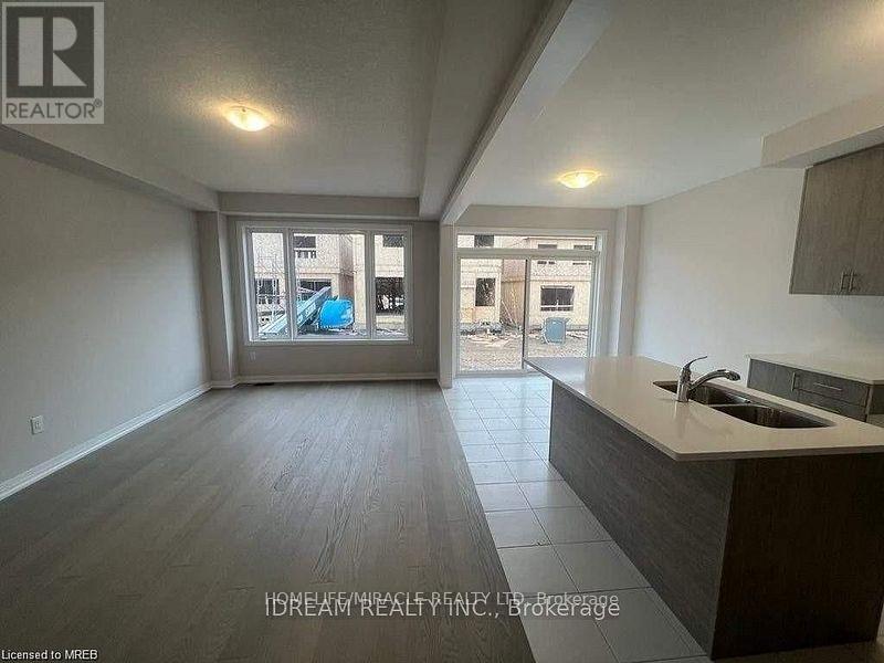 28 Crossmore Crescent, Cambridge, Ontario  M1S 0C7 - Photo 2 - X13470984