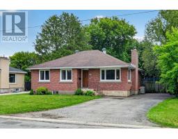 105 CROWNHILL STREET, Ottawa, Ontario