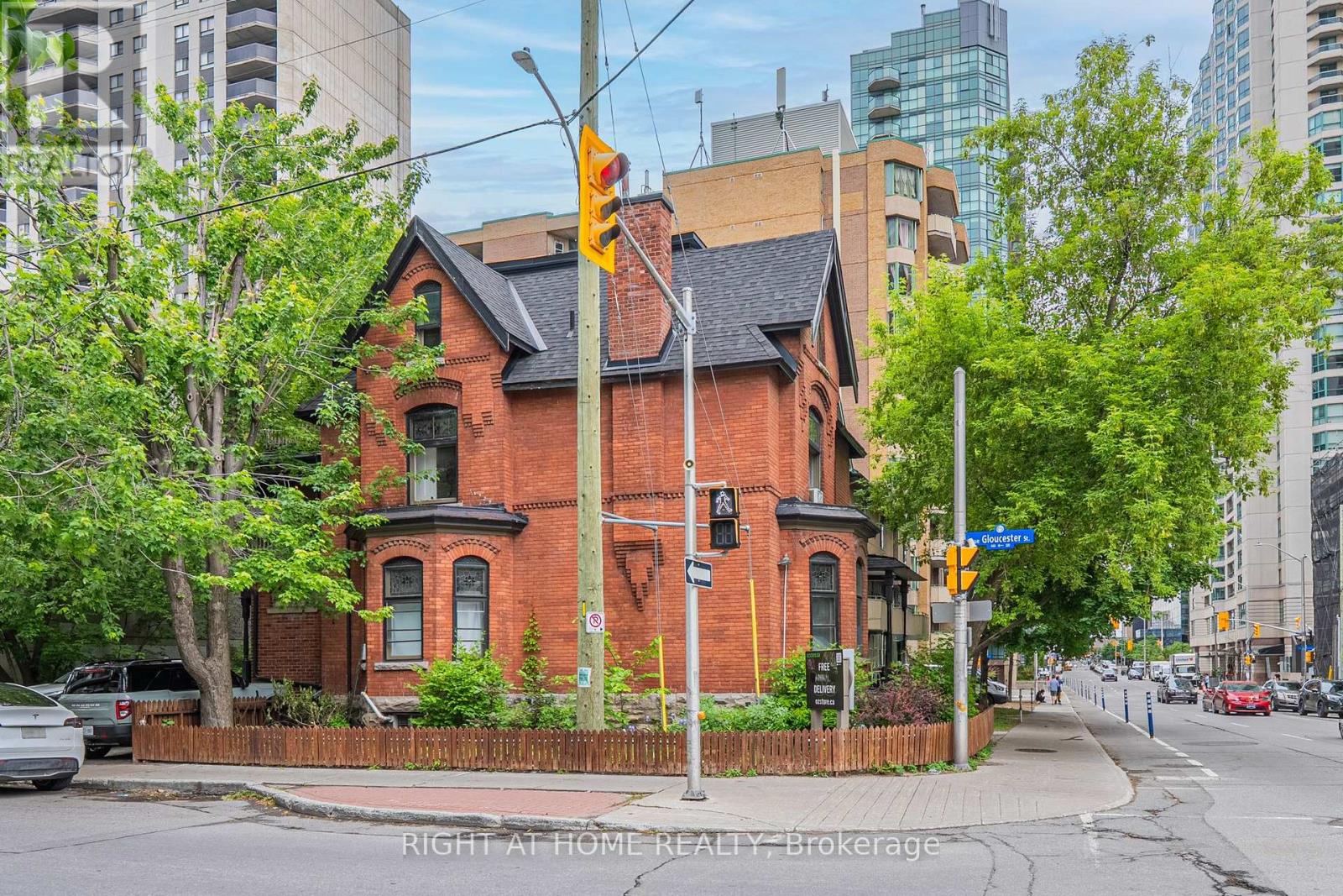 B - 220 LYON STREET N, Ottawa, Ontario