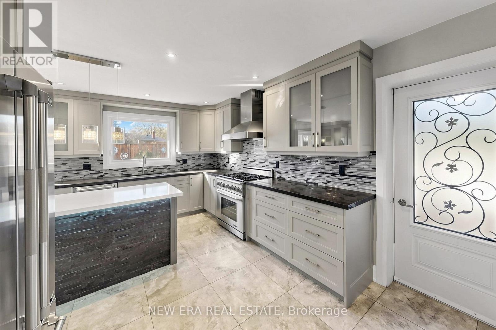 1423 Bunsden Avenue, Mississauga, Ontario  L5H 2B3 - Photo 14 - W13462508