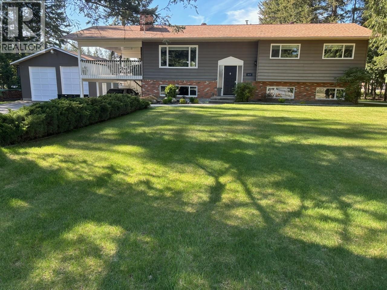 610 10th Avenue Nw, Nakusp, British Columbia  V0G 1R0 - Photo 1 - 10392599