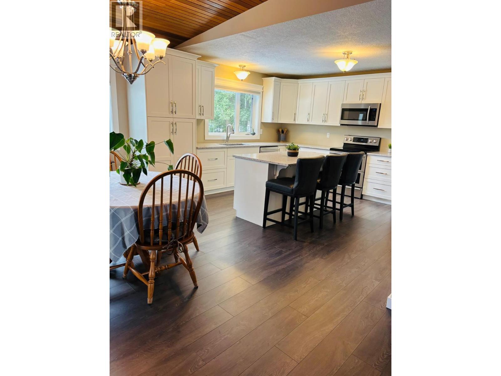 610 10th Avenue Nw, Nakusp, British Columbia  V0G 1R0 - Photo 5 - 10392599