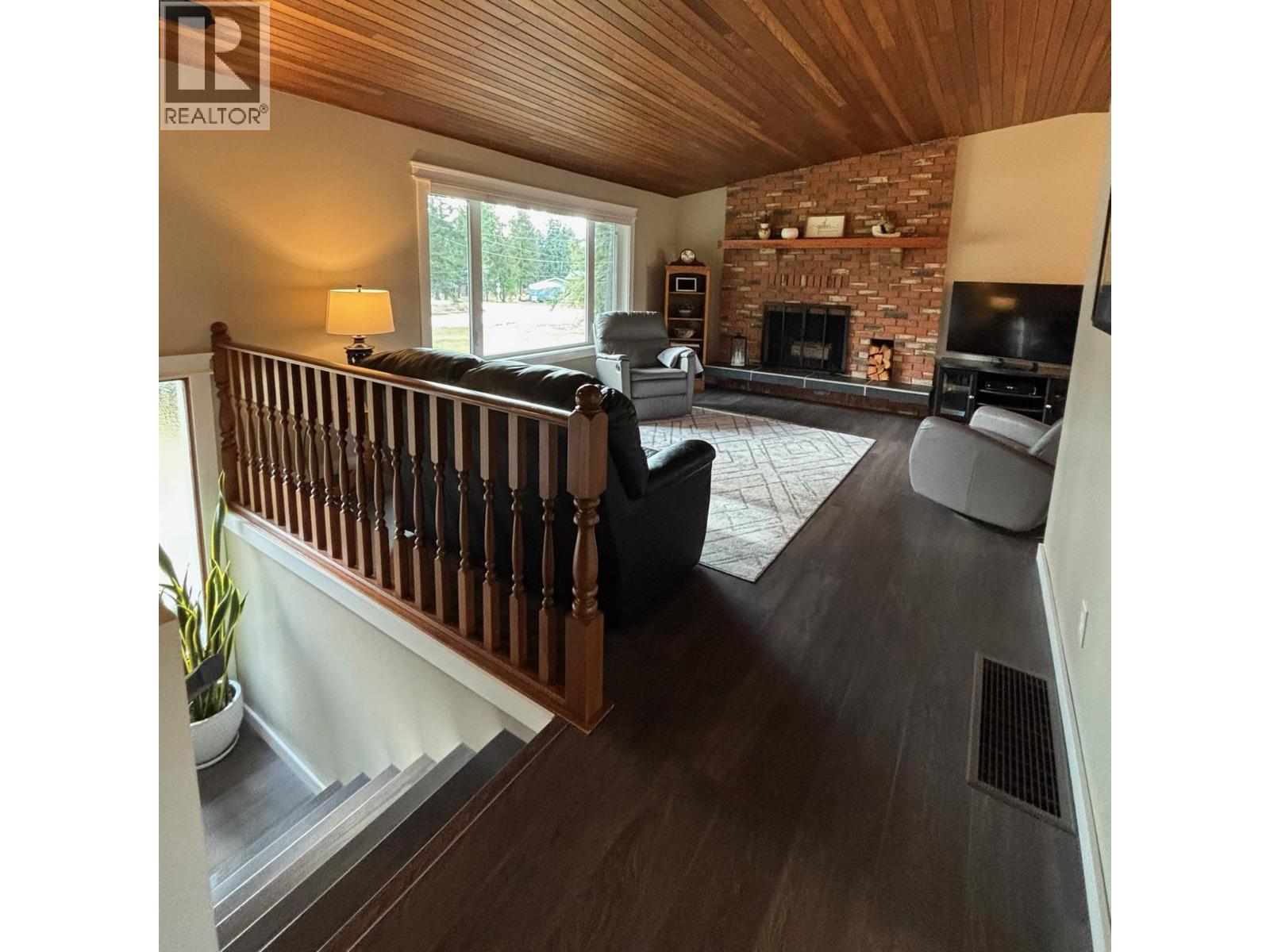 610 10th Avenue Nw, Nakusp, British Columbia  V0G 1R0 - Photo 3 - 10392599