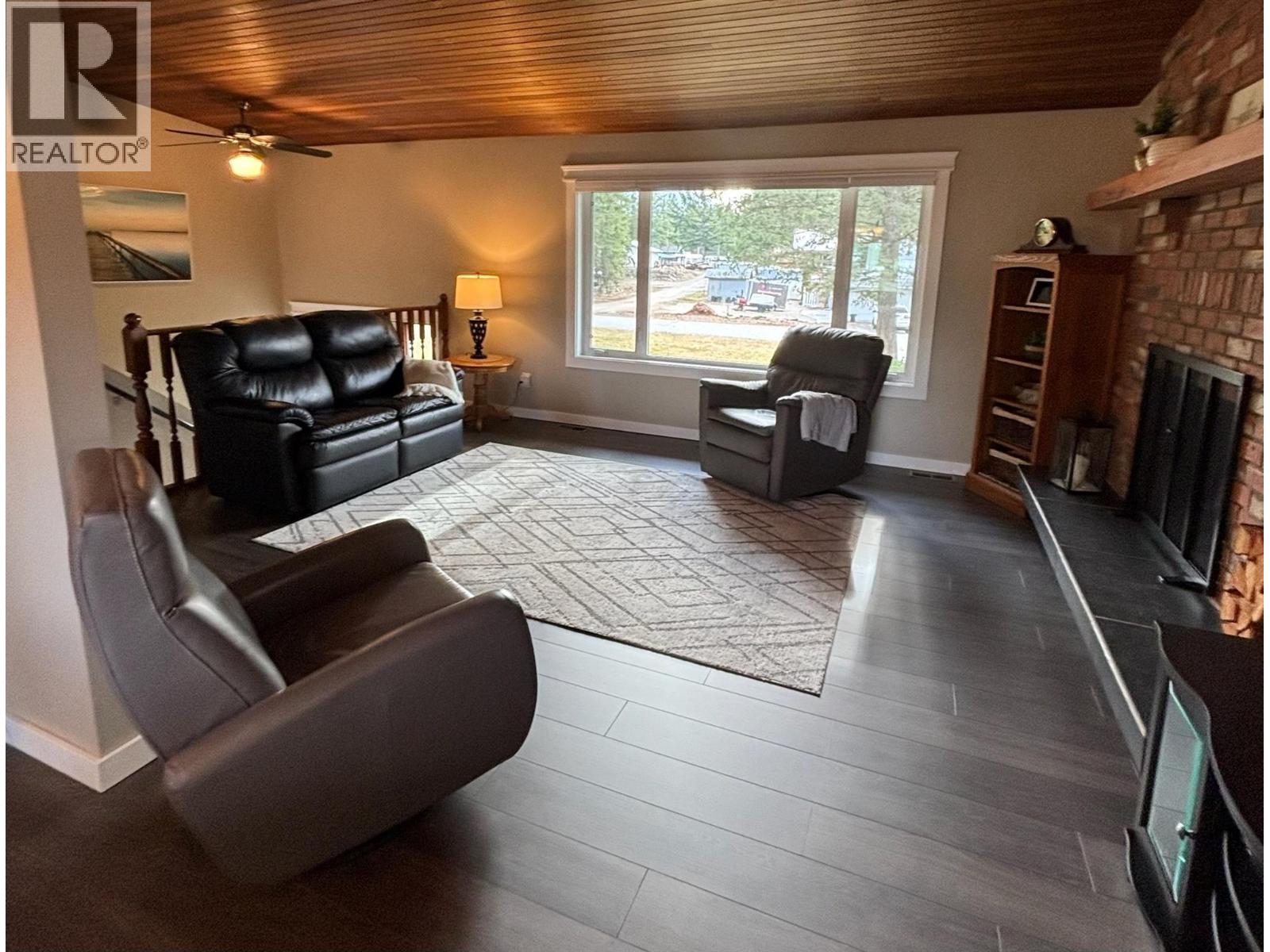 610 10th Avenue Nw, Nakusp, British Columbia  V0G 1R0 - Photo 7 - 10392599