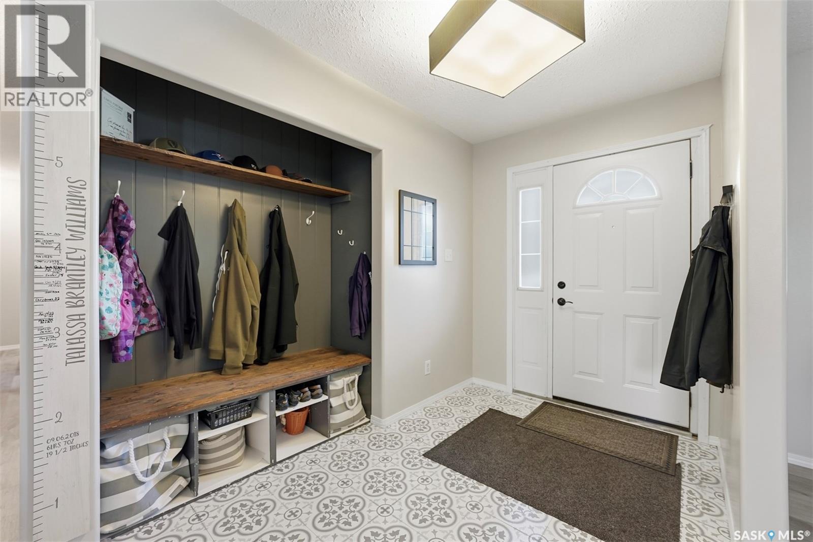 351 Y Avenue S, Saskatoon, Saskatchewan  S7M 3J6 - Photo 2 - SK040485