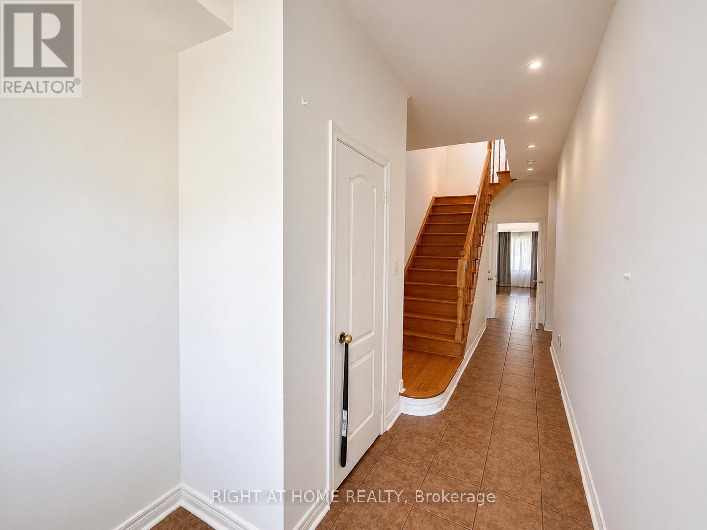 20 Spring Arbour Road, Vaughan, Ontario  L4J 0B7 - Photo 2 - N13485602