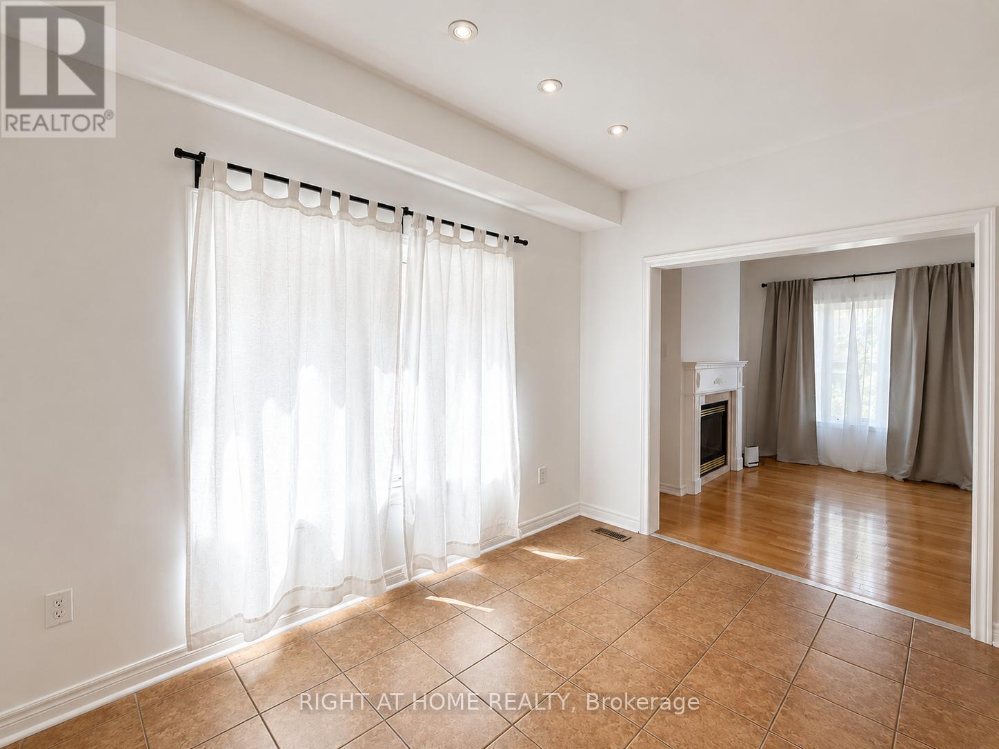 20 Spring Arbour Road, Vaughan, Ontario  L4J 0B7 - Photo 3 - N13485602
