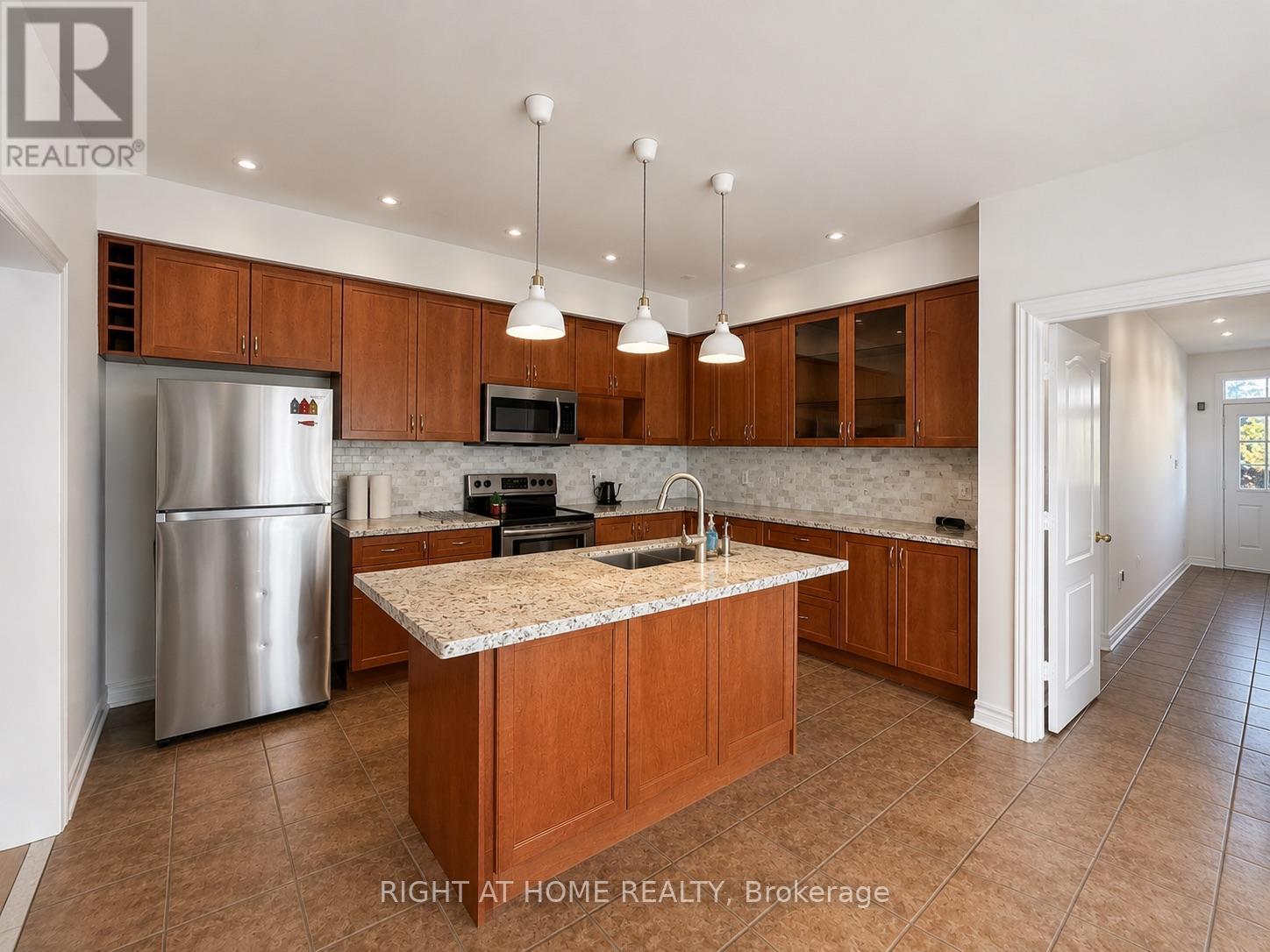 20 Spring Arbour Road, Vaughan, Ontario  L4J 0B7 - Photo 4 - N13485602