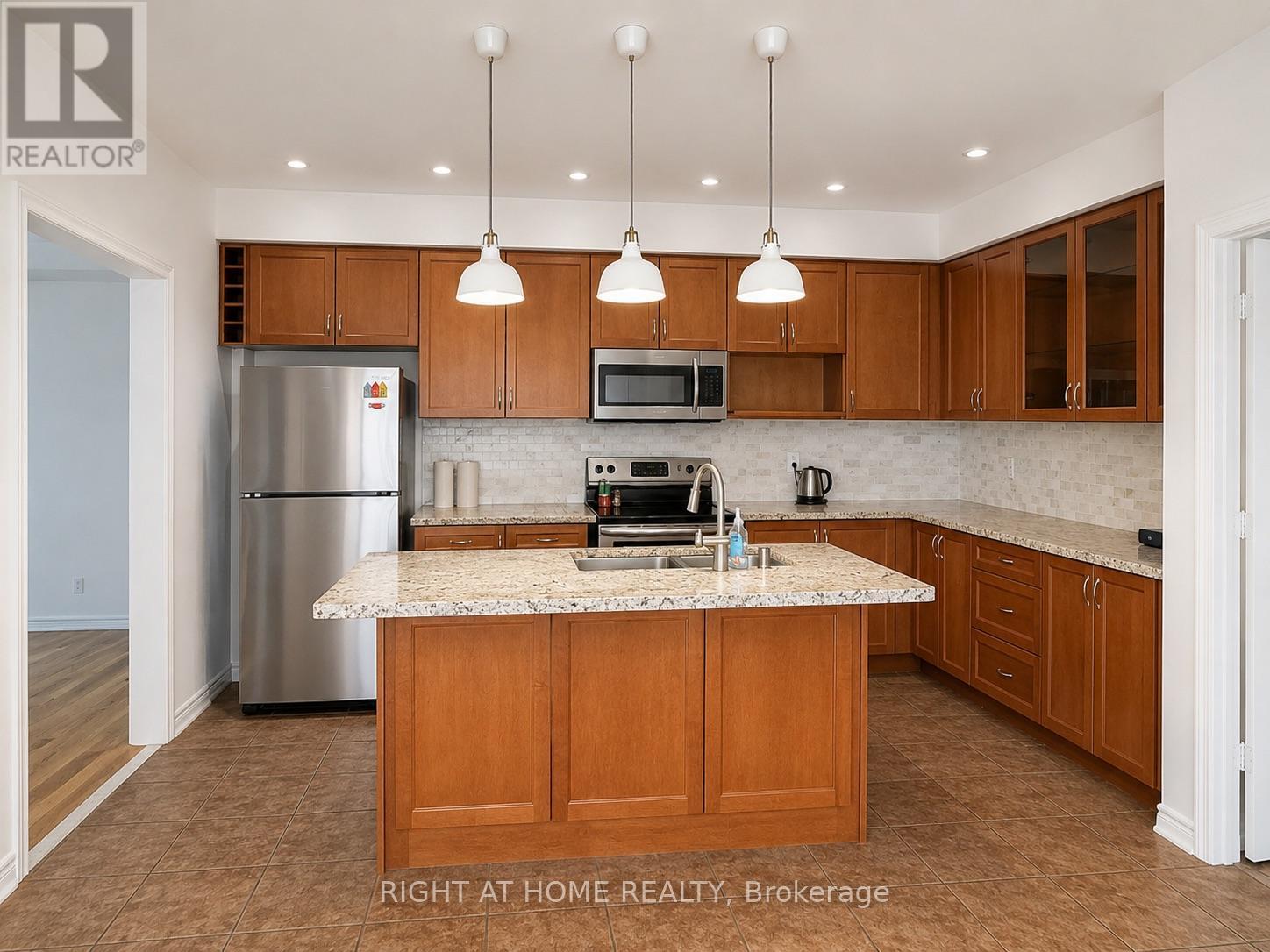 20 Spring Arbour Road, Vaughan, Ontario  L4J 0B7 - Photo 5 - N13485602