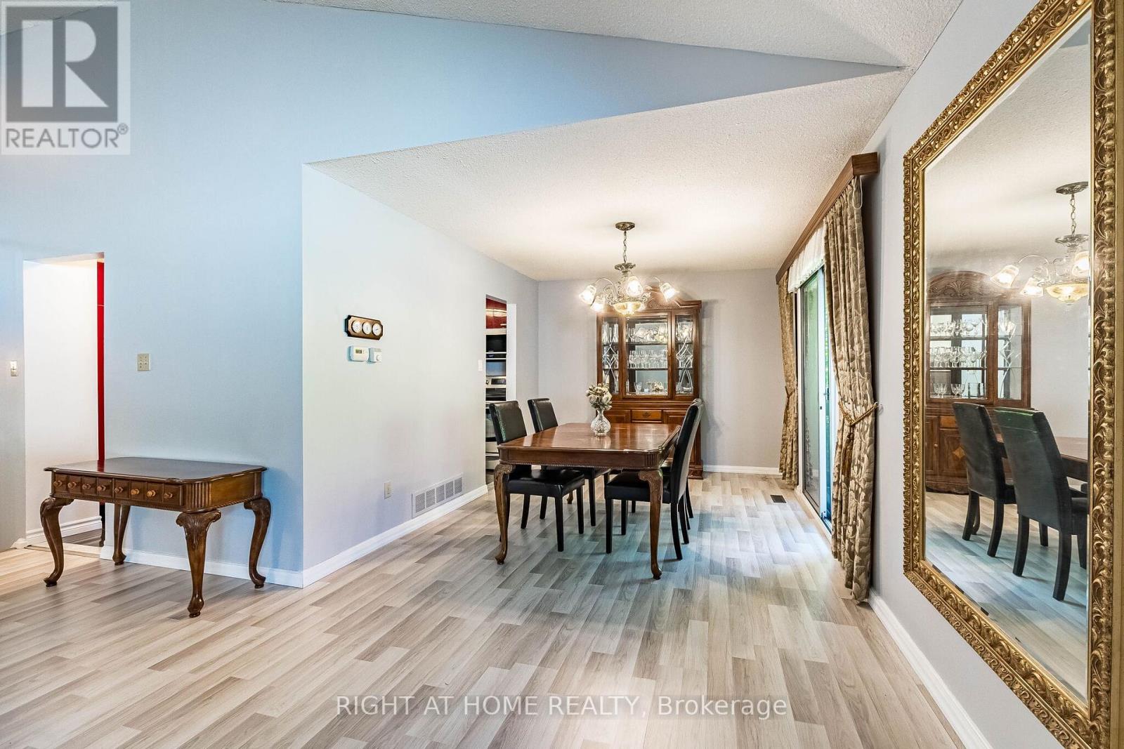 2669 Inlake Court, Mississauga, Ontario  L5N 2A6 - Photo 11 - W13485938