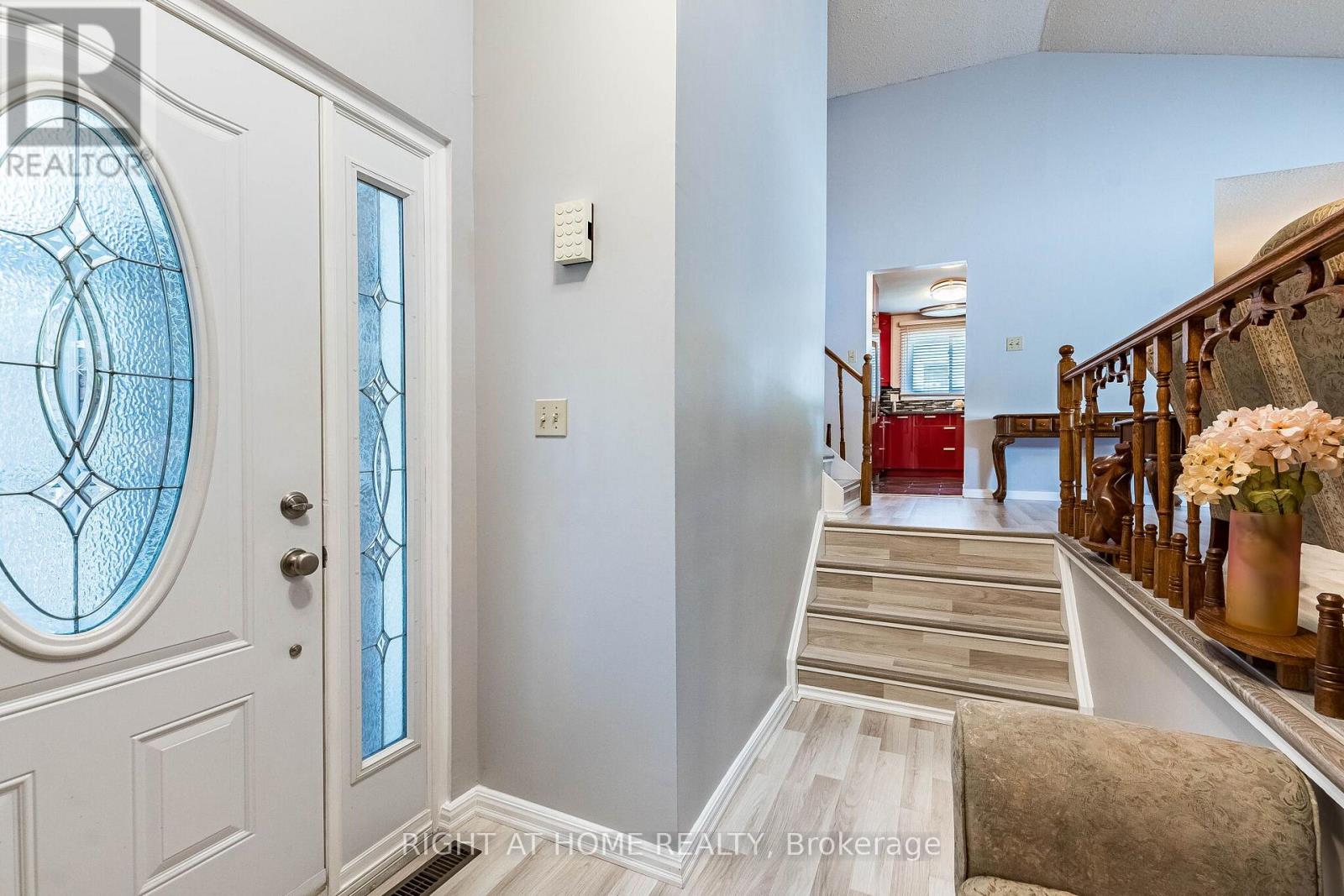 2669 Inlake Court, Mississauga, Ontario  L5N 2A6 - Photo 4 - W13485938