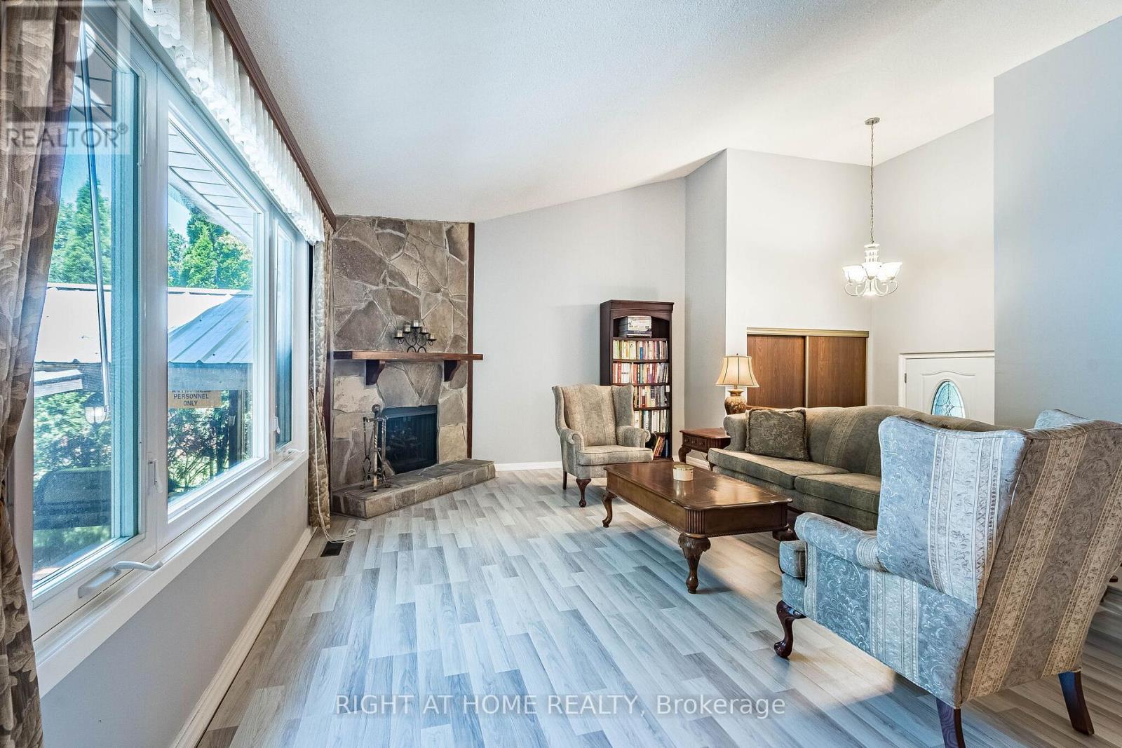 2669 Inlake Court, Mississauga, Ontario  L5N 2A6 - Photo 8 - W13485938