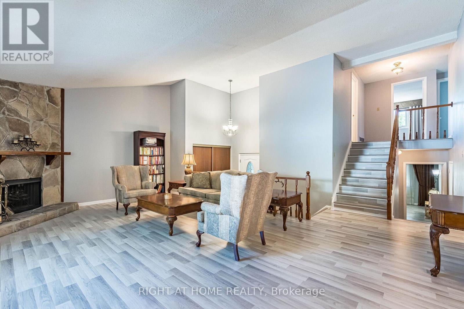 2669 Inlake Court, Mississauga, Ontario  L5N 2A6 - Photo 9 - W13485938