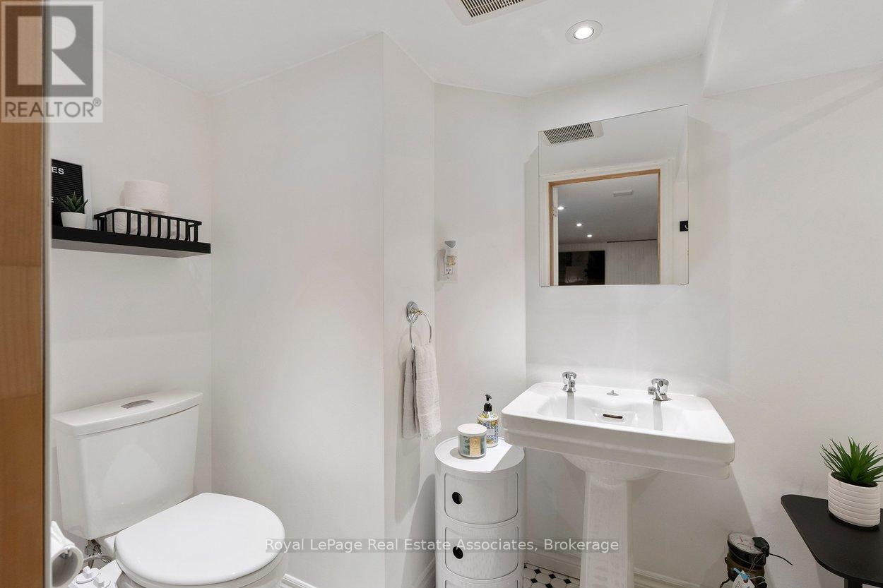 2 Byng Avenue, Brampton (Downtown Brampton), Ontario  L6Y 1L1 - Photo 32 - W13485958