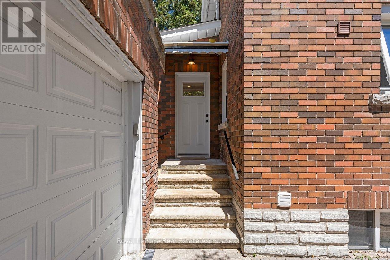 2 Byng Avenue, Brampton (Downtown Brampton), Ontario  L6Y 1L1 - Photo 34 - W13485958