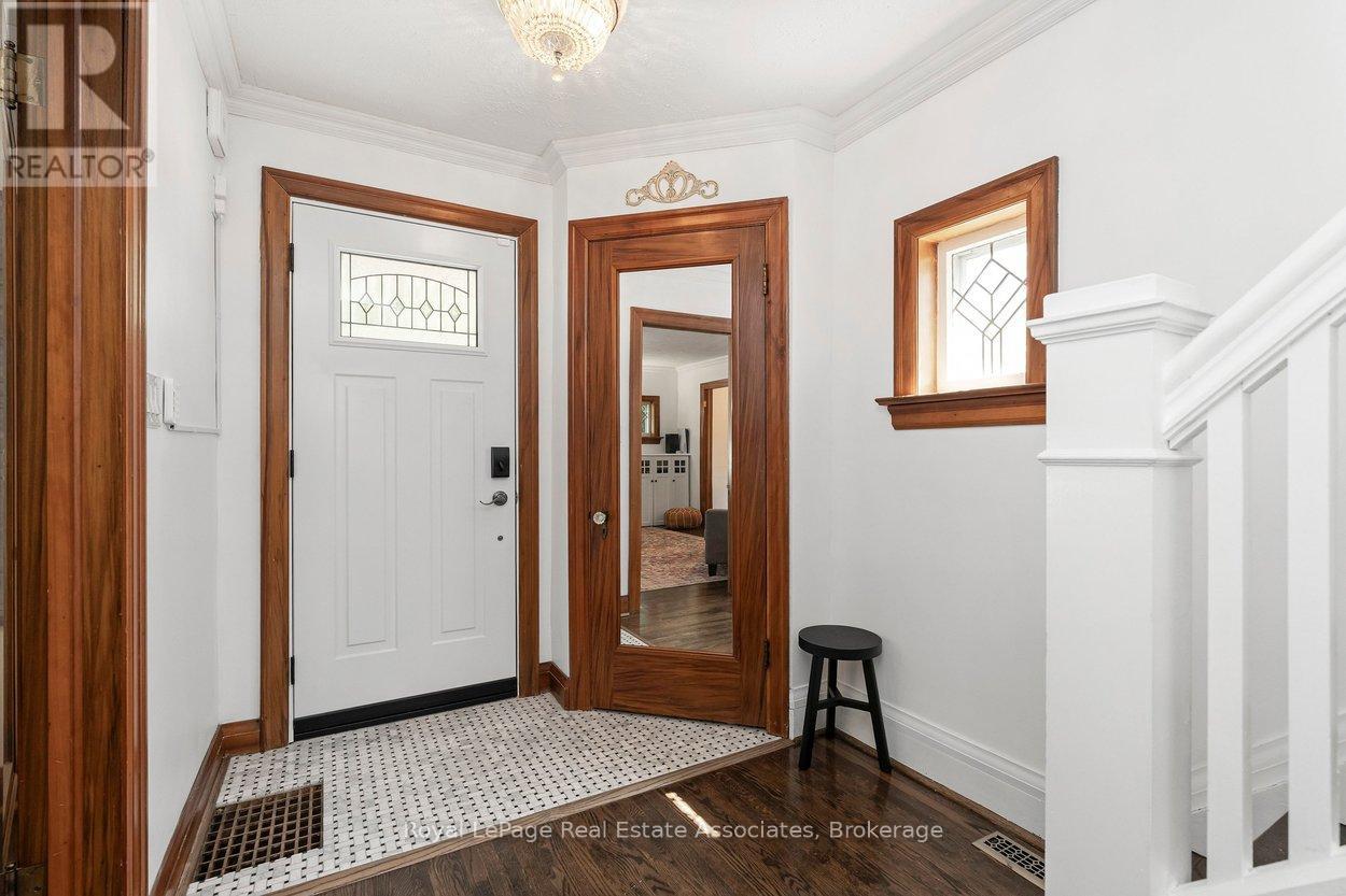 2 Byng Avenue, Brampton (Downtown Brampton), Ontario  L6Y 1L1 - Photo 4 - W13485958