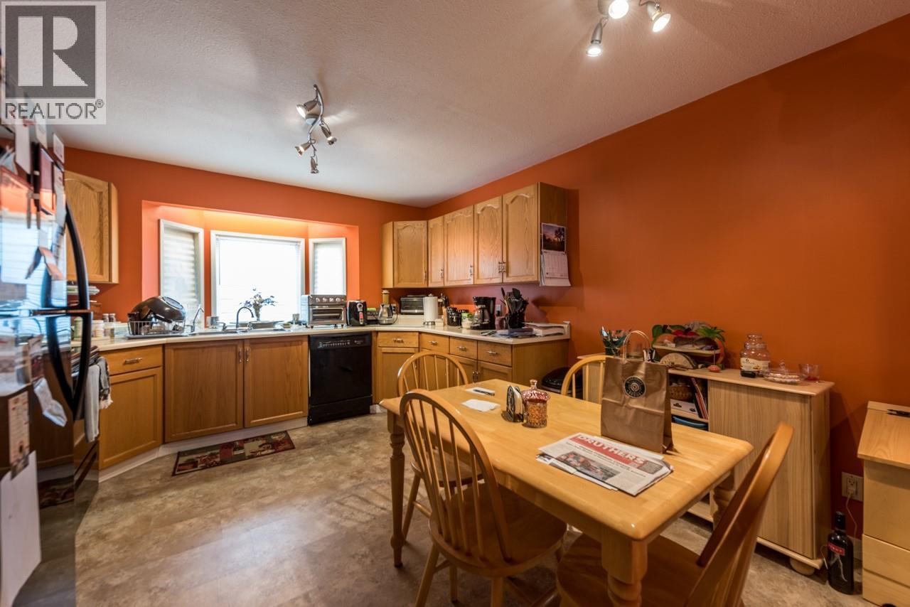 1172 Kamwood Place, Kamloops, British Columbia  V2B 8J9 - Photo 4 - 10392623