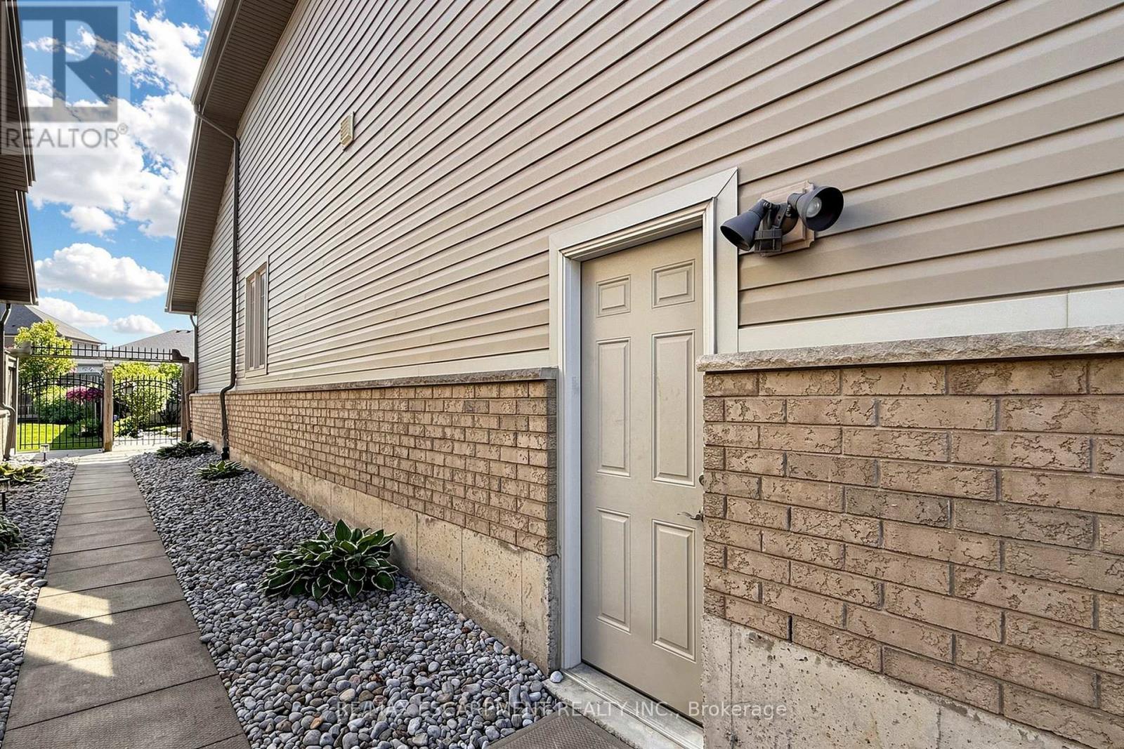 18 Gateway Avenue, West Lincoln, Ontario  L0R 2A0 - Photo 36 - X13485658