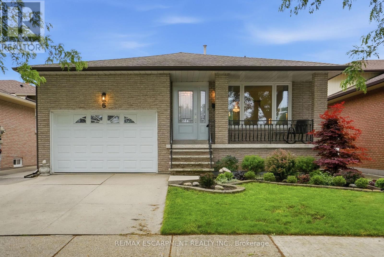 6 ROYCE AVENUE, Hamilton, Ontario