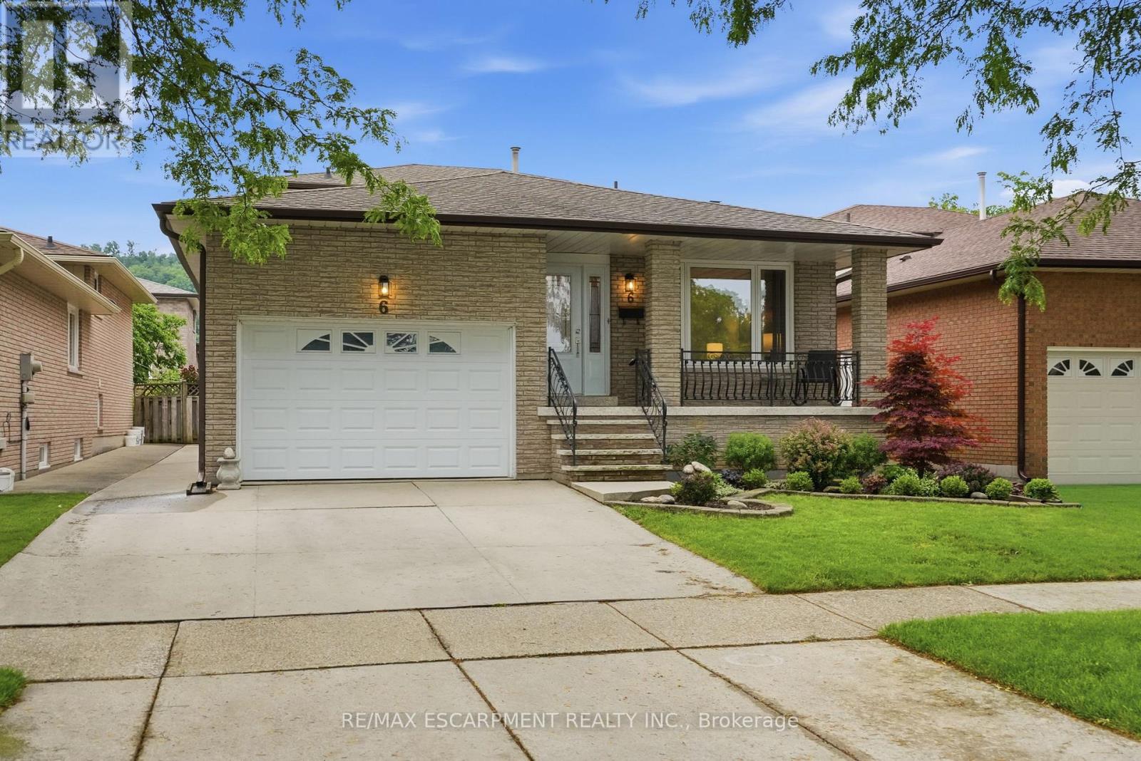 6 Royce Avenue, Hamilton, Ontario  L8G 4C8 - Photo 2 - X13485818