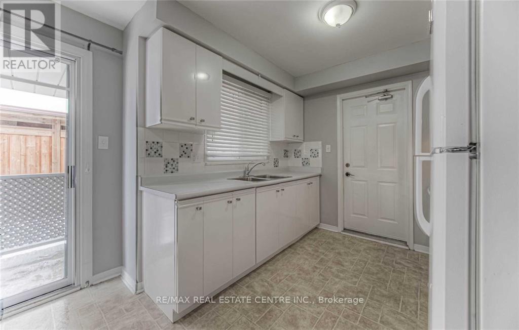14 Amblecote Place, Hamilton, Ontario  L8W 3E9 - Photo 11 - X13485862