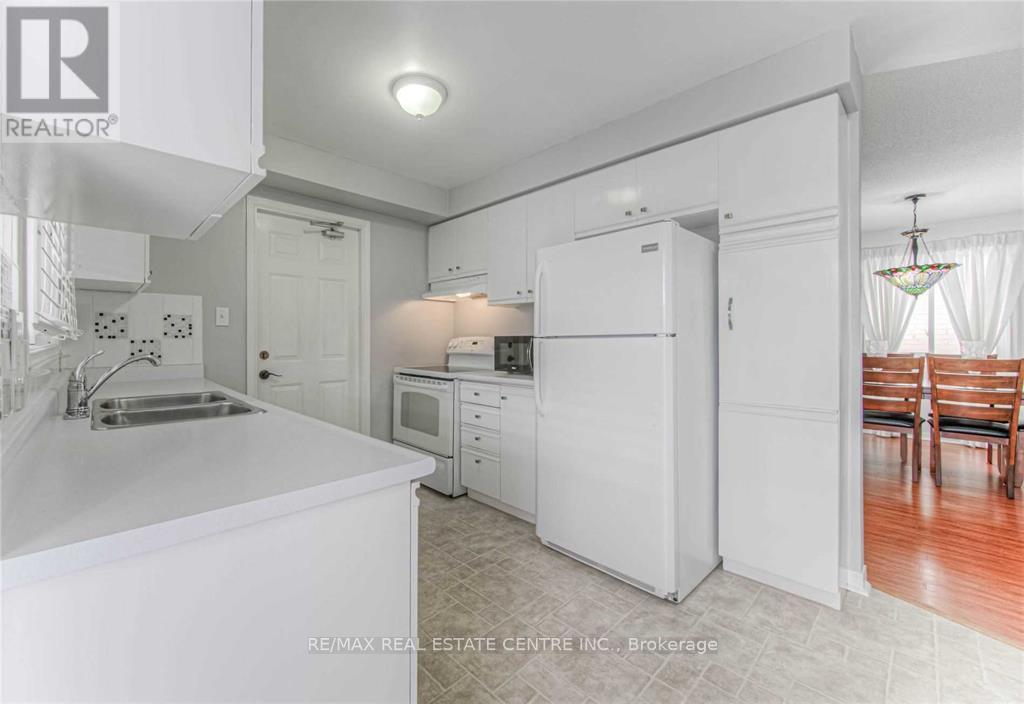 14 Amblecote Place, Hamilton, Ontario  L8W 3E9 - Photo 7 - X13485862