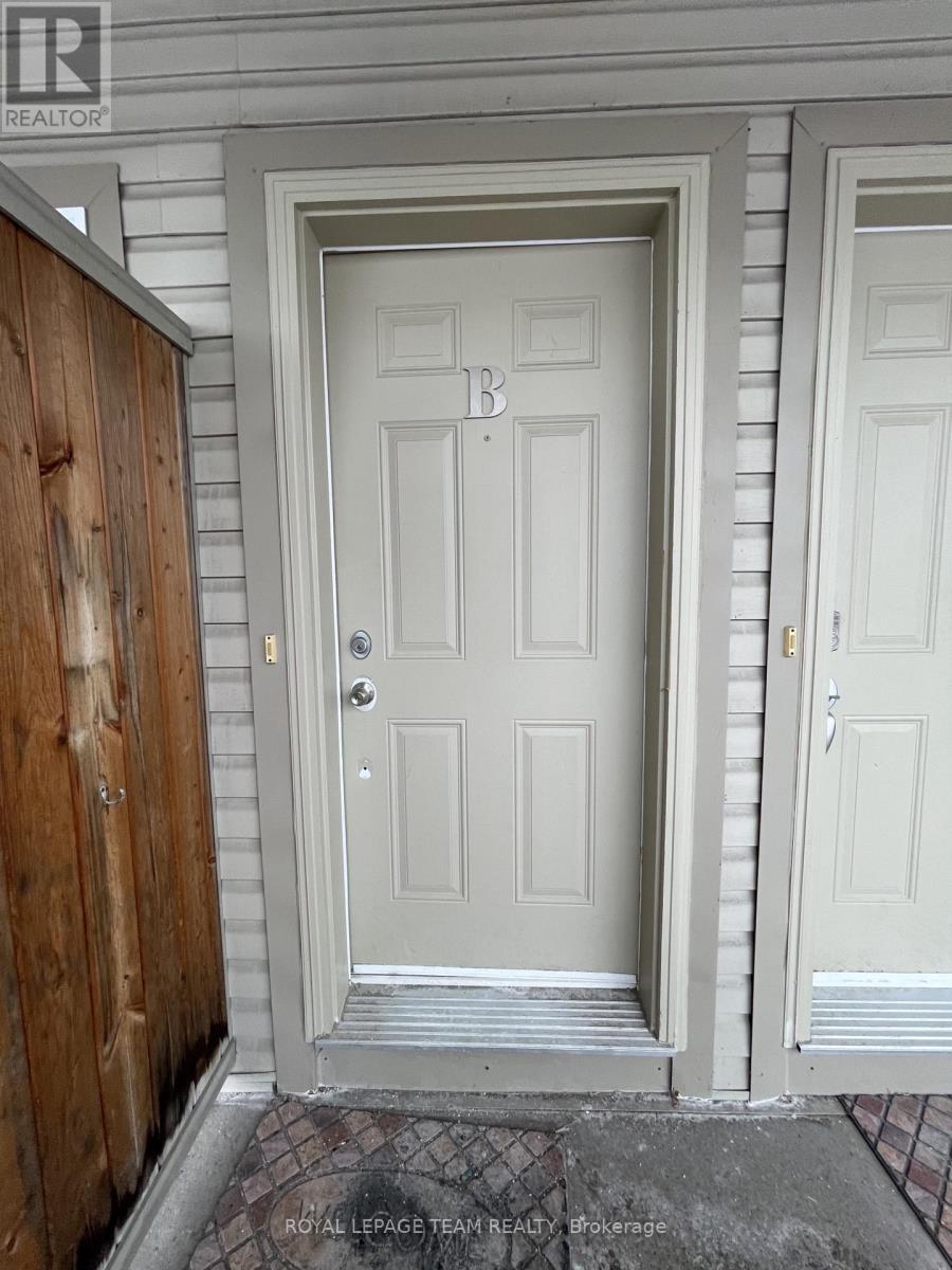 B - 139 Oldfield Street, Ottawa, Ontario  K2G 7C7 - Photo 2 - X13486094