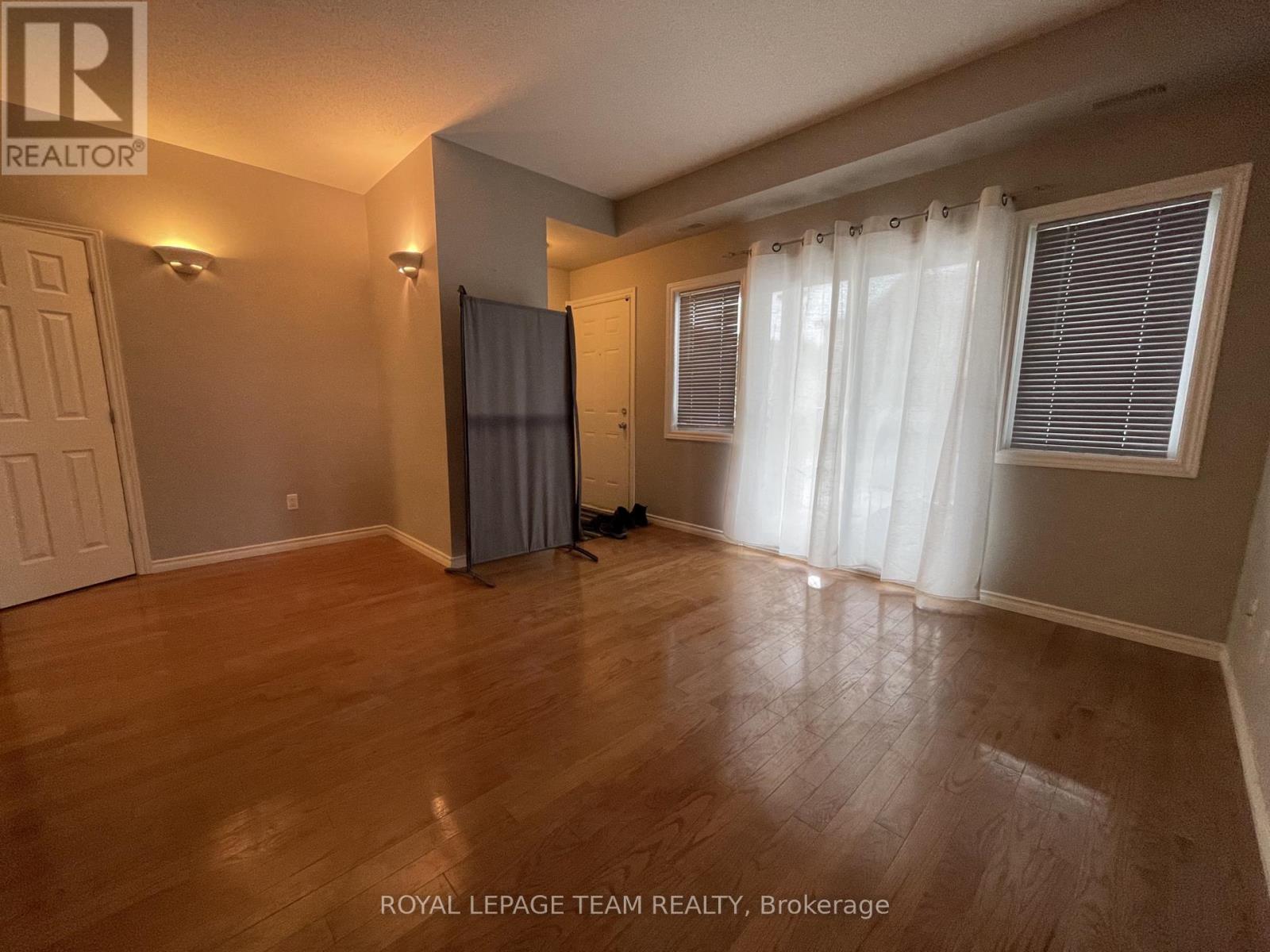 B - 139 Oldfield Street, Ottawa, Ontario  K2G 7C7 - Photo 3 - X13486094
