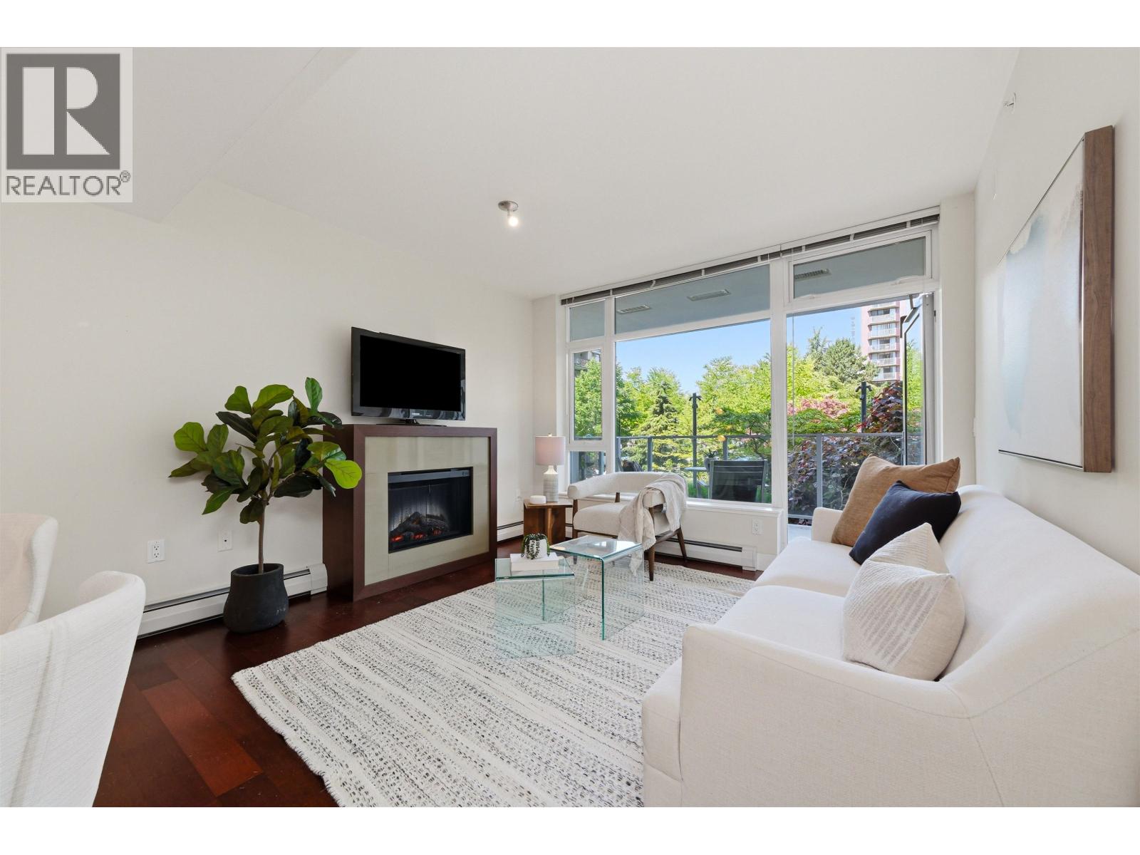 205 158 W 13th Street, North Vancouver, British Columbia  V7M 0A7 - Photo 6 - R3139676