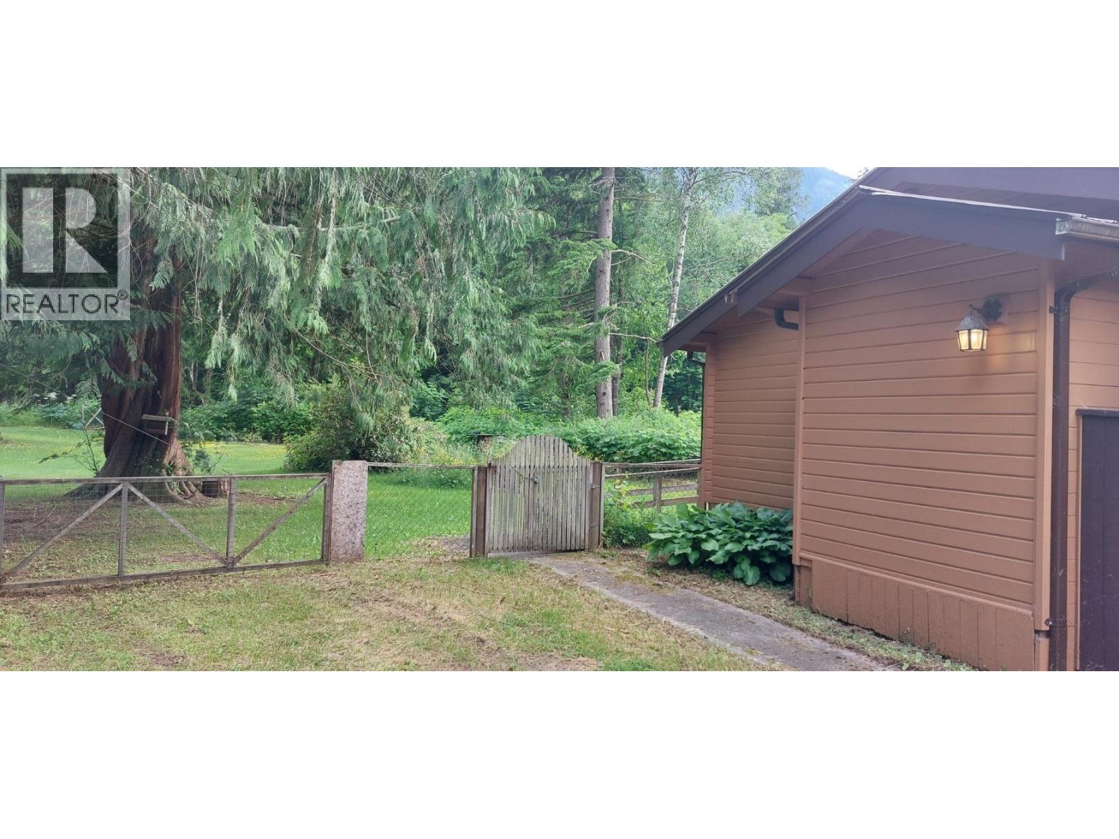 1156 Mack Road, Bella Coola, British Columbia  V0T 1C0 - Photo 5 - R3139683