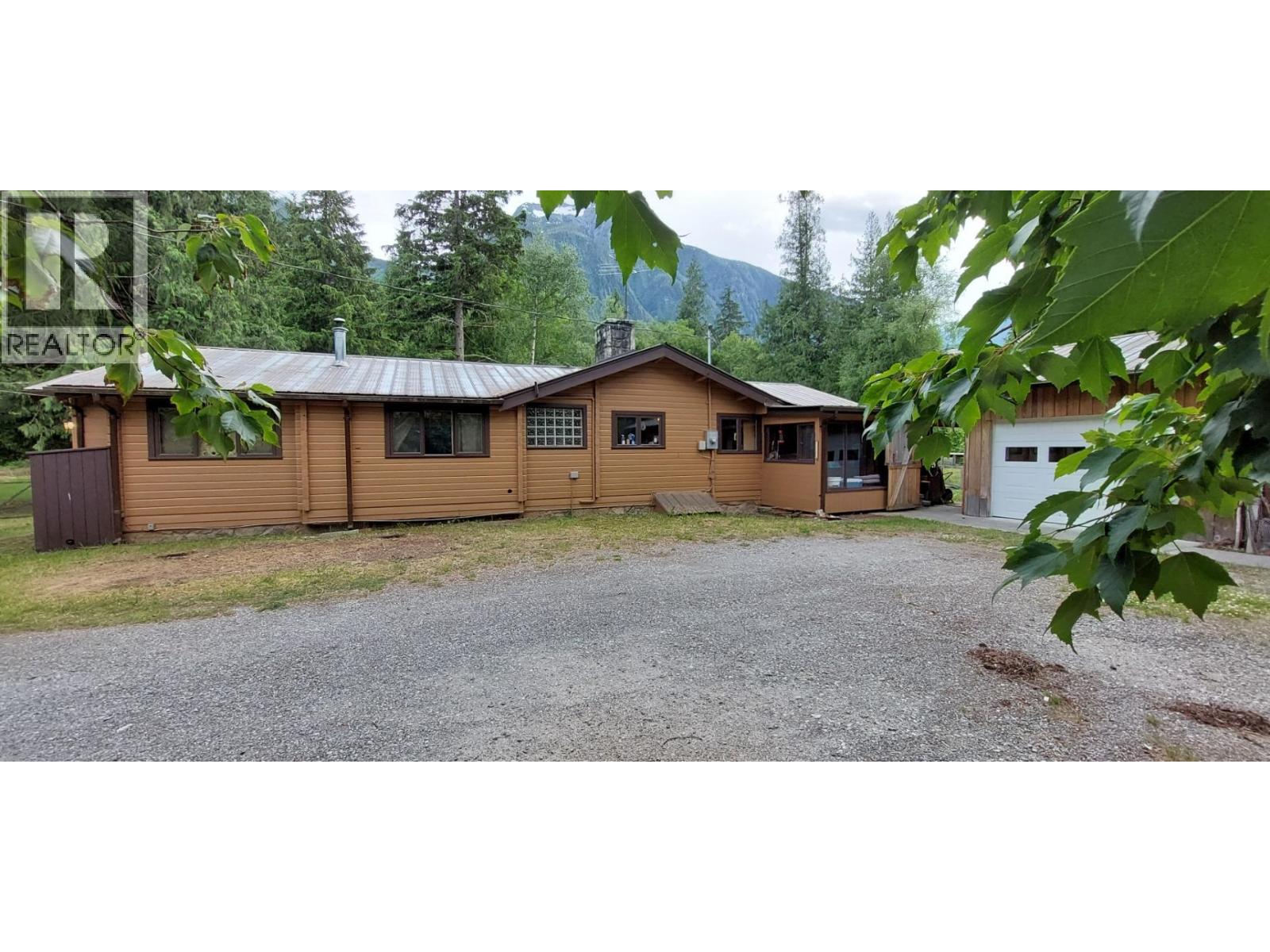 1156 Mack Road, Bella Coola, British Columbia  V0T 1C0 - Photo 3 - R3139683