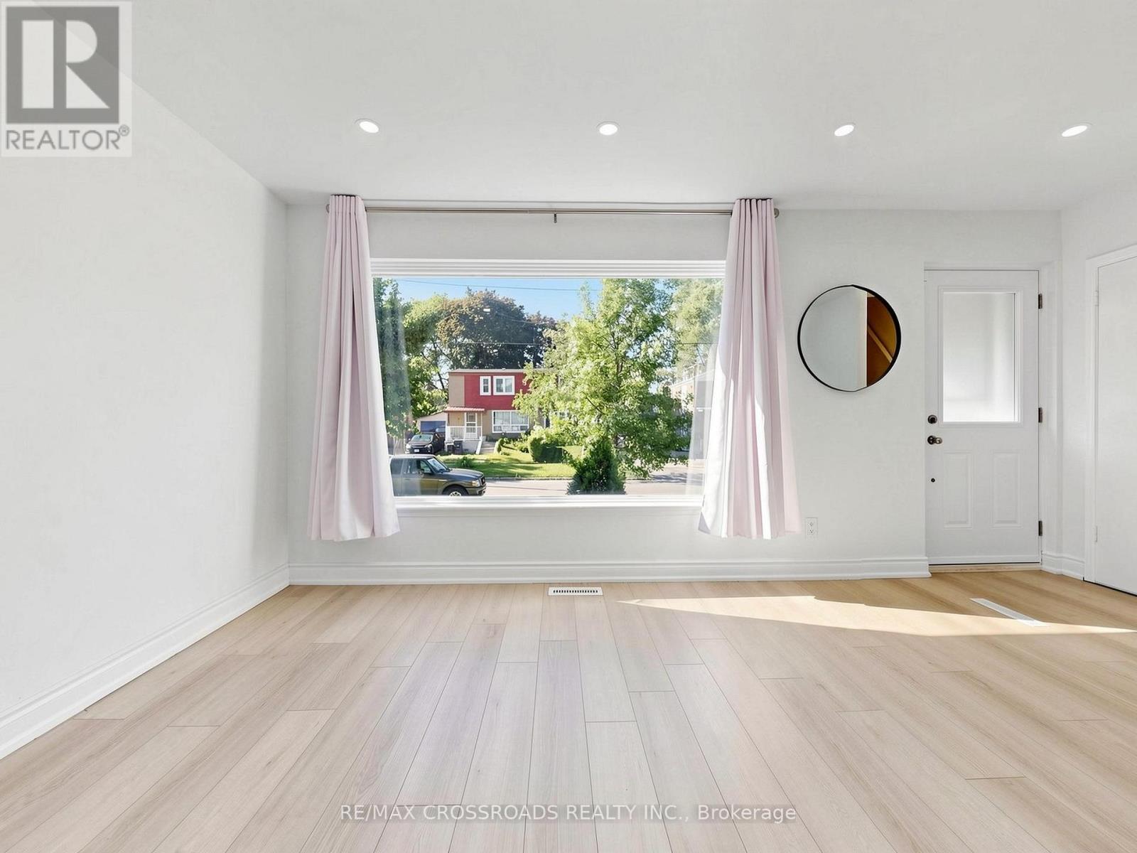 53 Bonniewood Road, Toronto, Ontario  M1K 2L9 - Photo 4 - E13485992