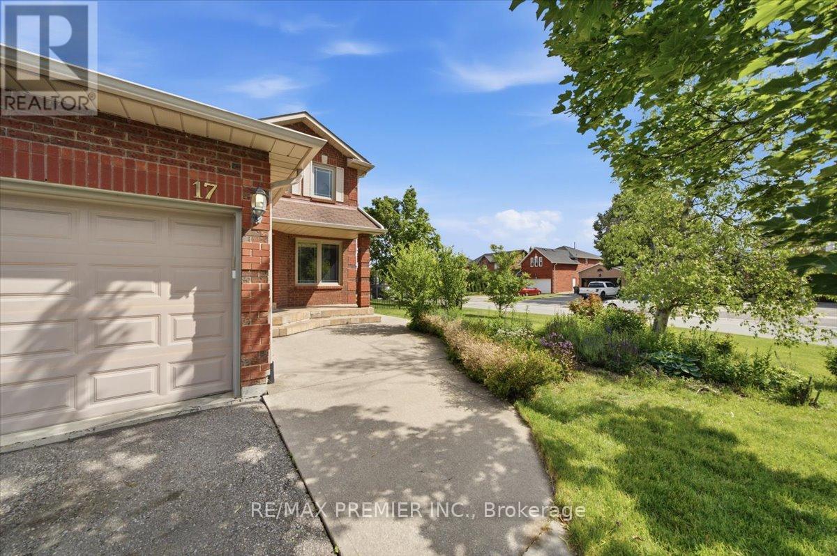 17 Berrydown Drive, Caledon, Ontario  L7E 1L6 - Photo 2 - W13486010