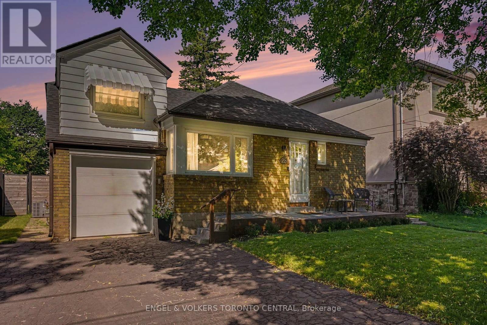 28 INVERLEIGH DRIVE, Toronto, Ontario