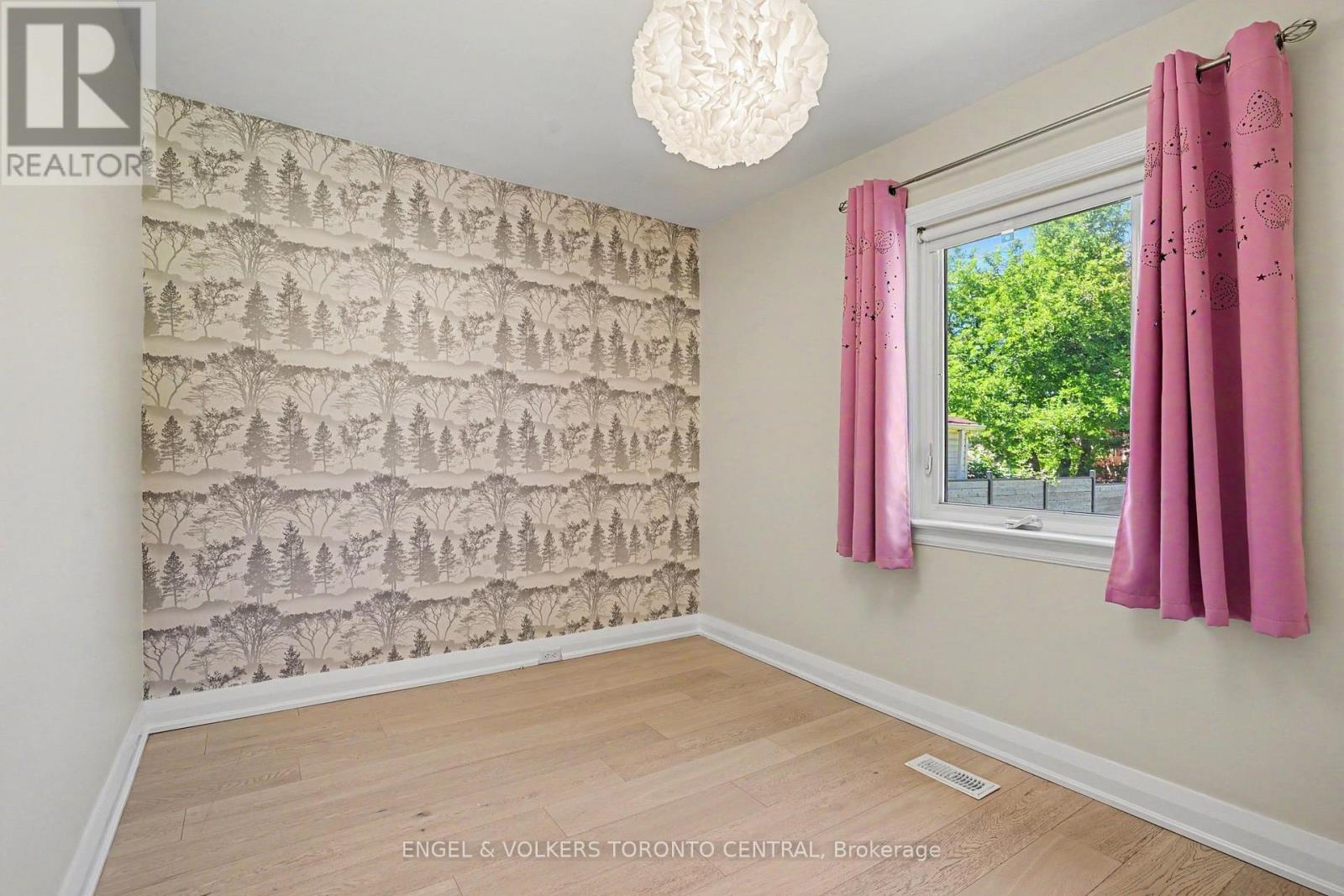 28 Inverleigh Drive, Toronto, Ontario  M8Y 3E3 - Photo 12 - W13486042