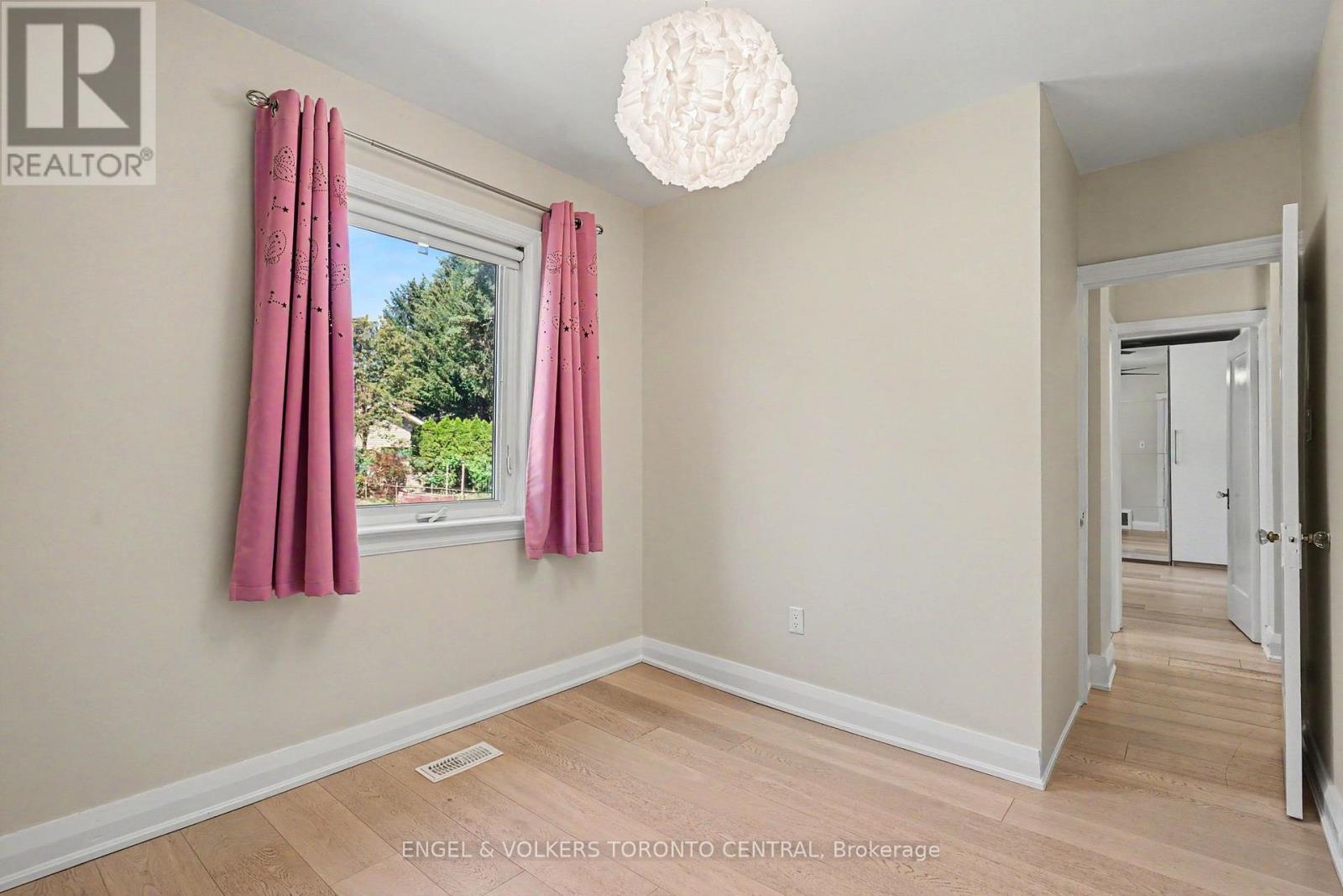 28 Inverleigh Drive, Toronto, Ontario  M8Y 3E3 - Photo 13 - W13486042