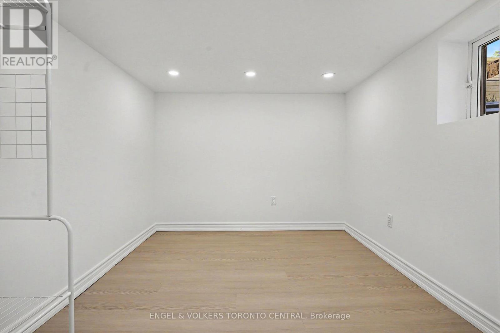 28 Inverleigh Drive, Toronto, Ontario  M8Y 3E3 - Photo 19 - W13486042