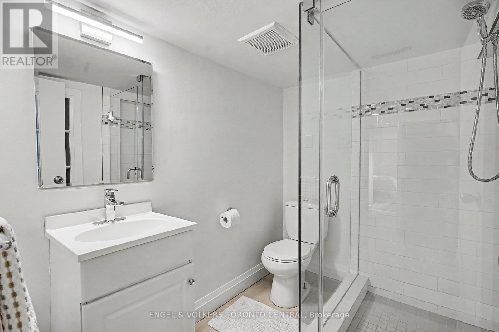 28 Inverleigh Drive, Toronto, Ontario  M8Y 3E3 - Photo 22 - W13486042