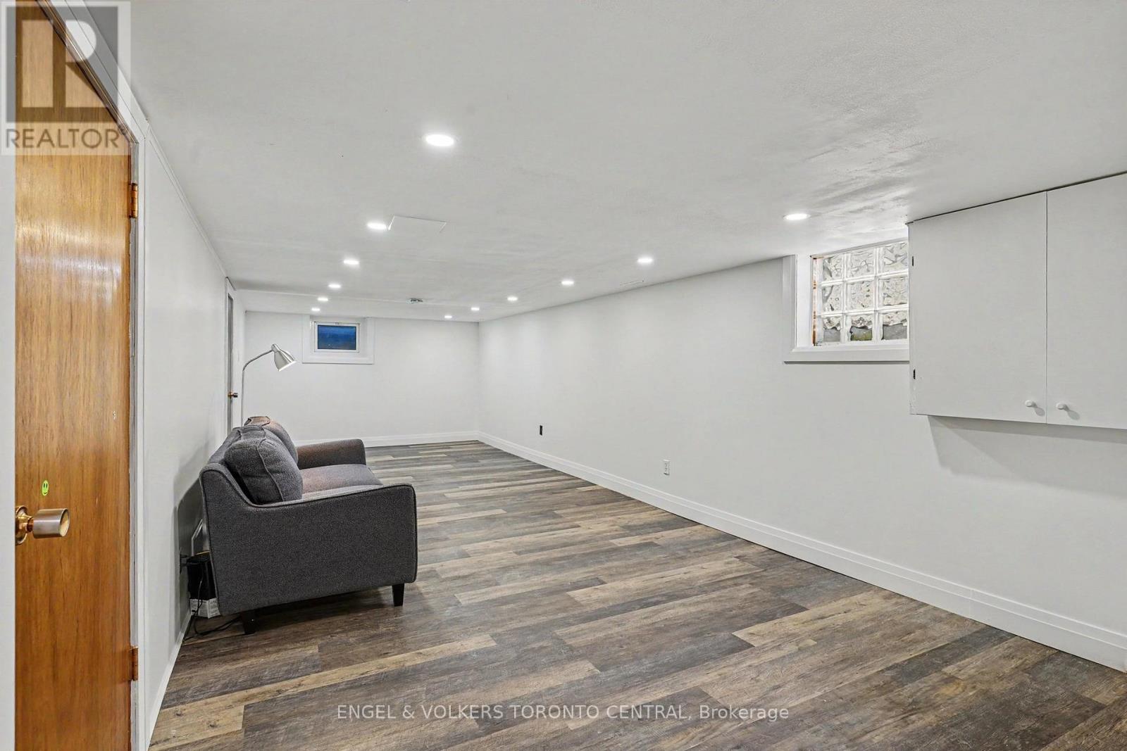 28 Inverleigh Drive, Toronto, Ontario  M8Y 3E3 - Photo 24 - W13486042