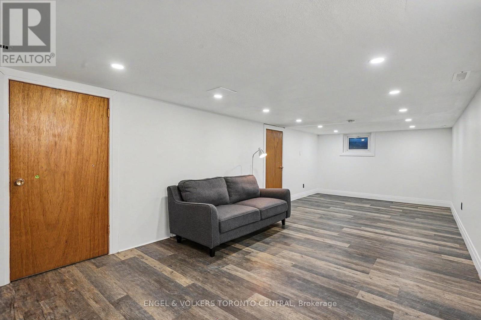 28 Inverleigh Drive, Toronto, Ontario  M8Y 3E3 - Photo 25 - W13486042