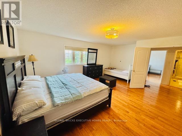 5847 Summerside Drive, Mississauga, Ontario  L5M 6J5 - Photo 12 - W13486080