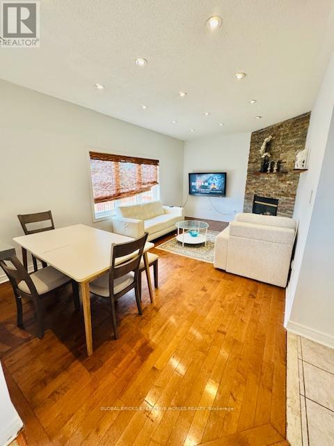 5847 Summerside Drive, Mississauga, Ontario  L5M 6J5 - Photo 6 - W13486080