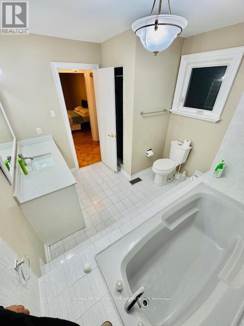 4562 Penhallow Road, Mississauga, Ontario  L5V 1E8 - Photo 15 - W13486084